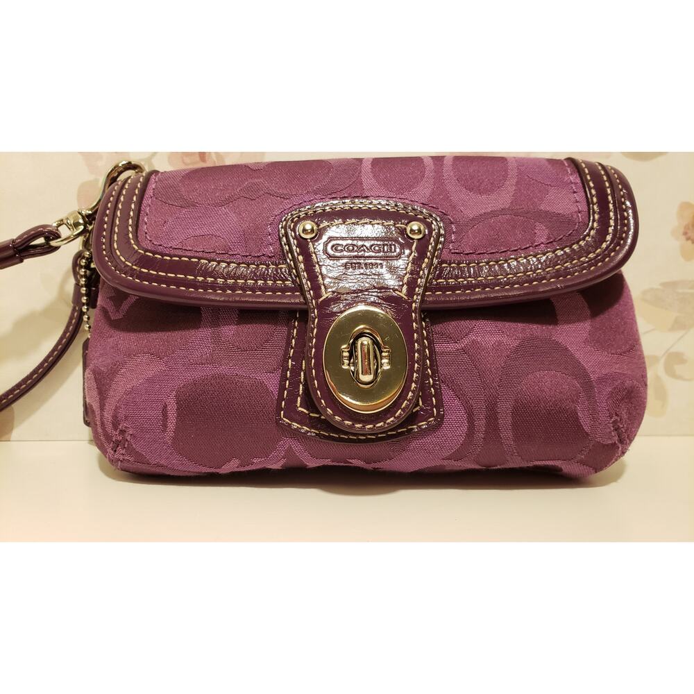 Vintage COACH Y2K Optic Signature Purple Patent Leather Turnlock Wristlet
